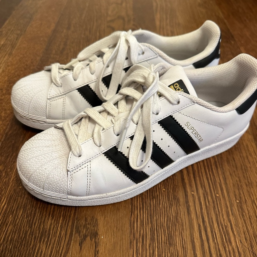 Adidas superstar sneakers women’s shoes size 8